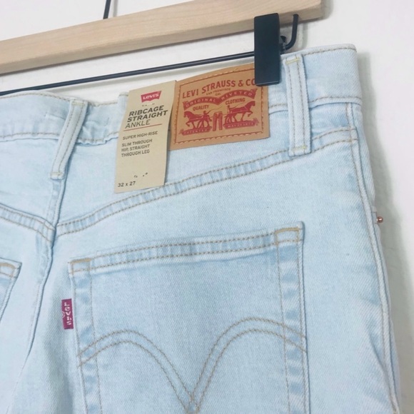 New! Levi’s Ribcage Straight Ankle Light Wash Distressed Button Fly Jeans - Picture 6 of 11